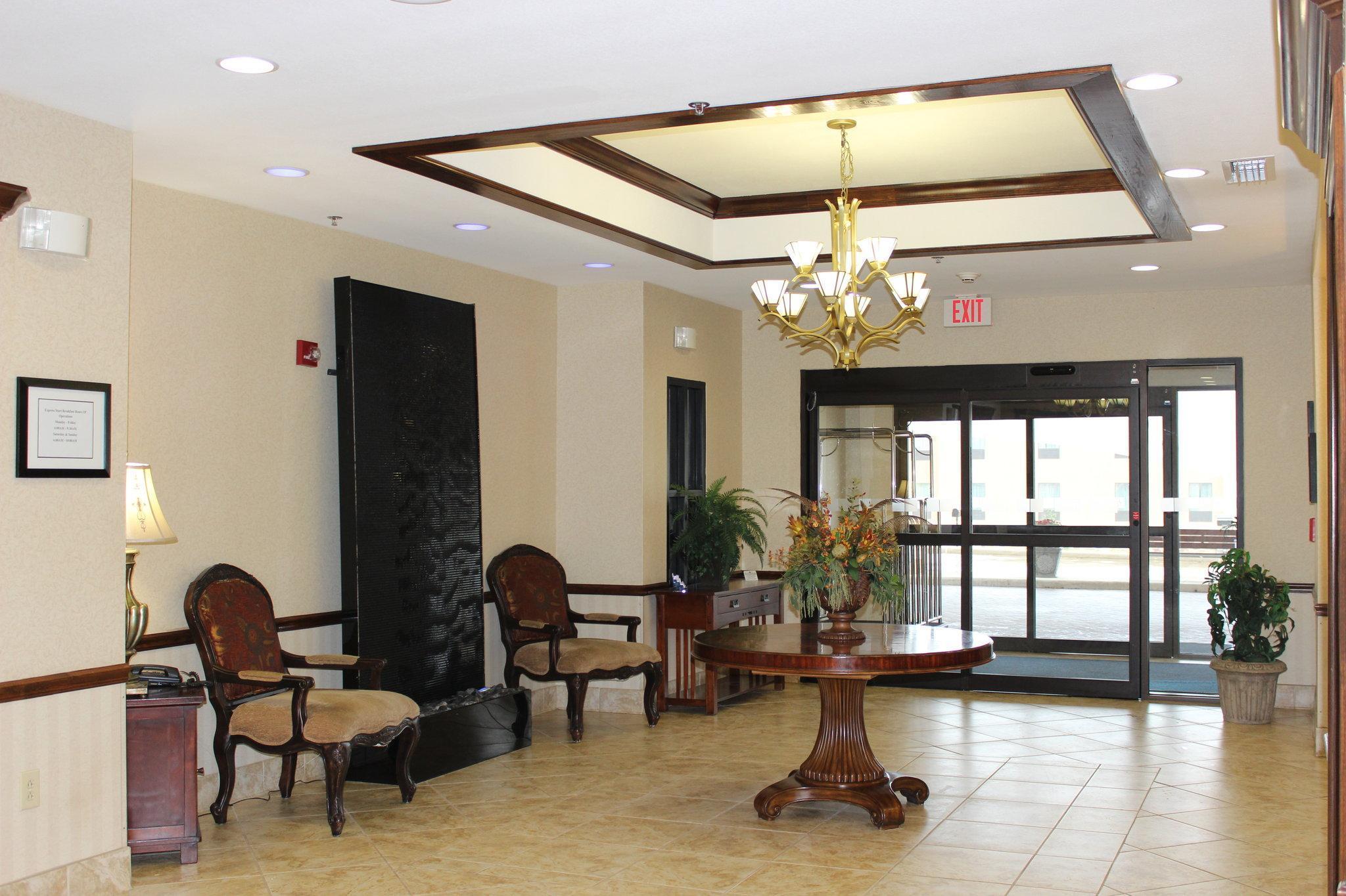 Holiday Inn Express Hotel & Suites Center By Ihg Exterior photo