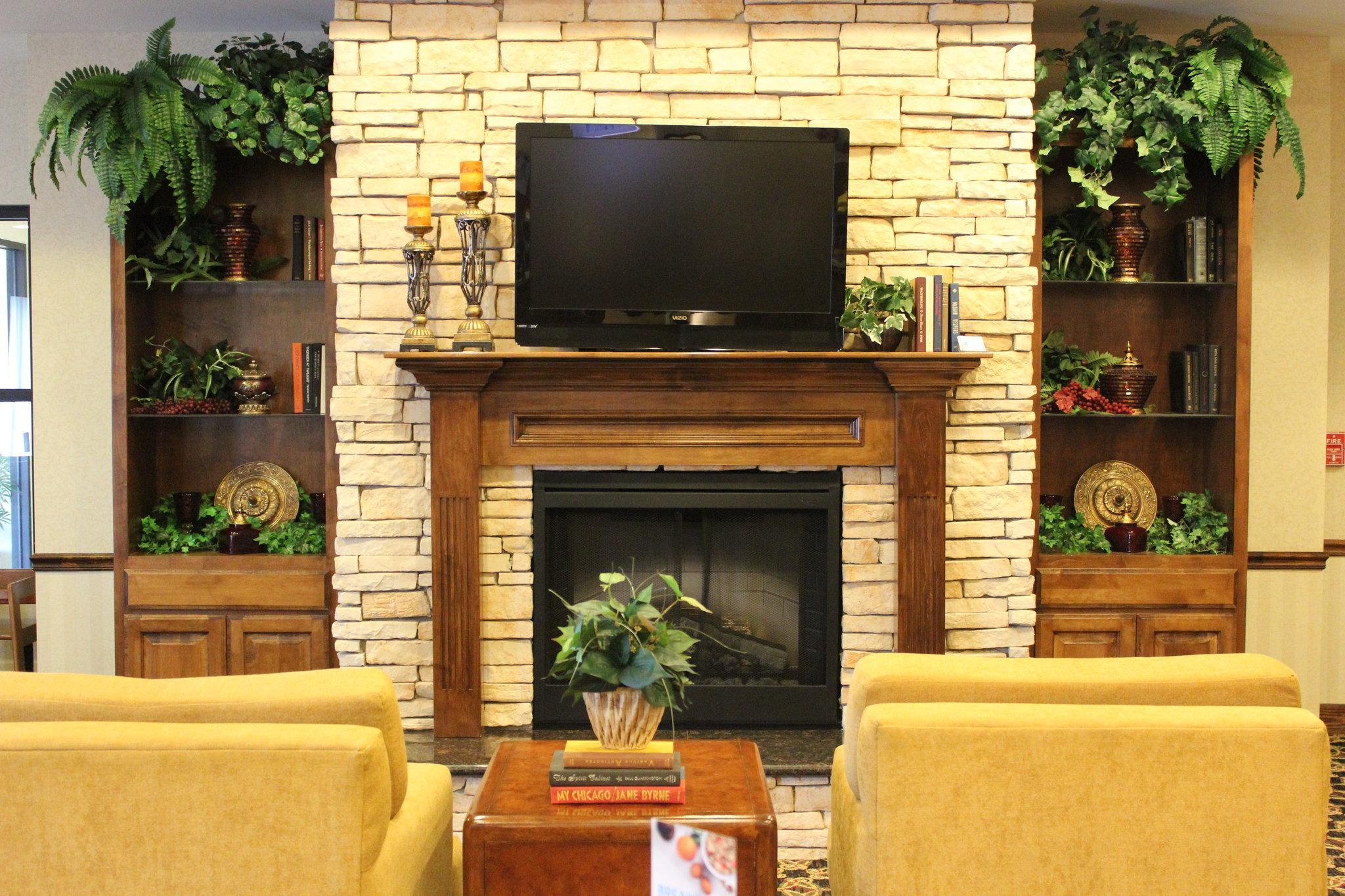 Holiday Inn Express Hotel & Suites Center By Ihg Exterior photo