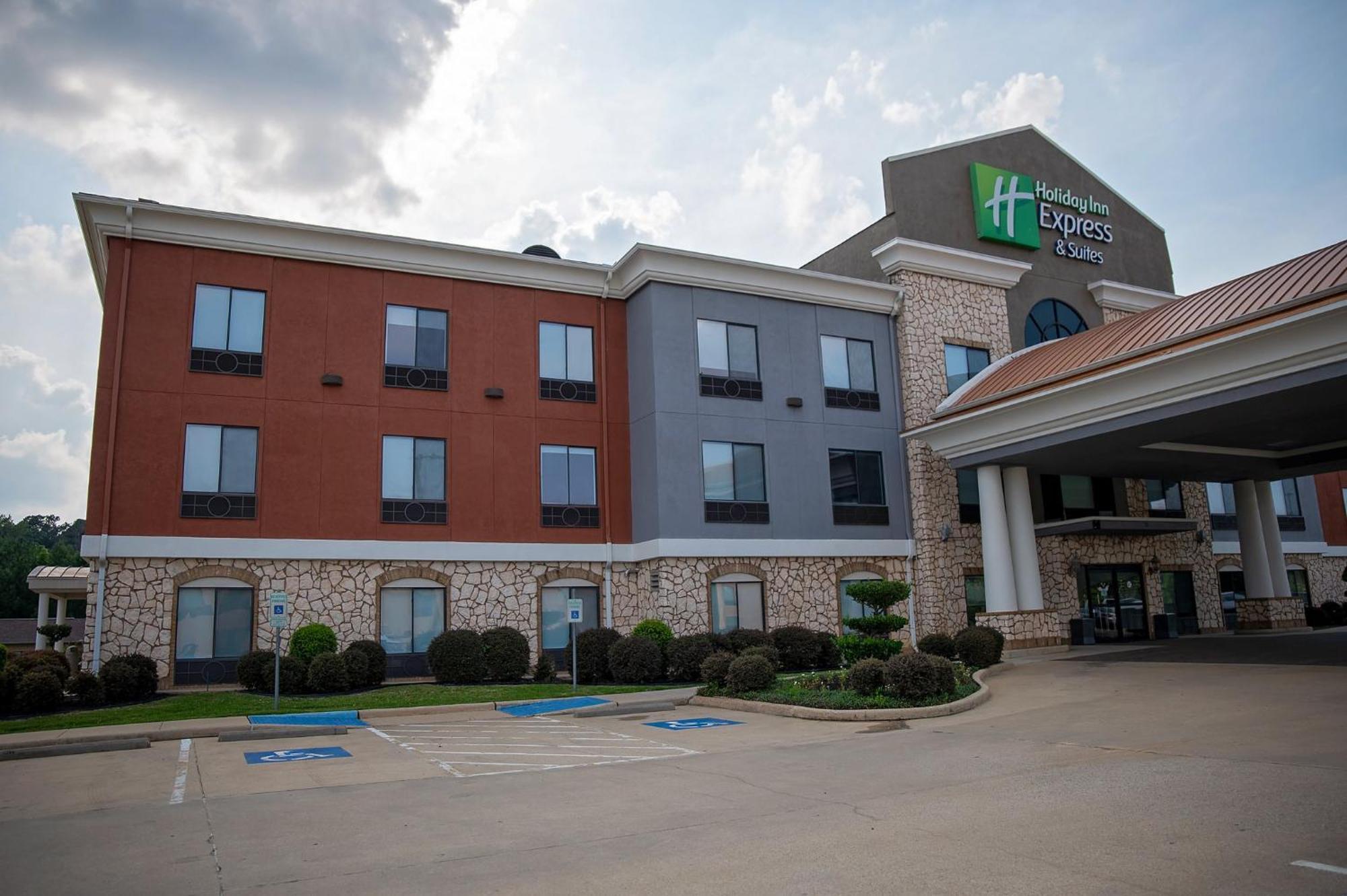 Holiday Inn Express Hotel & Suites Center By Ihg Exterior photo
