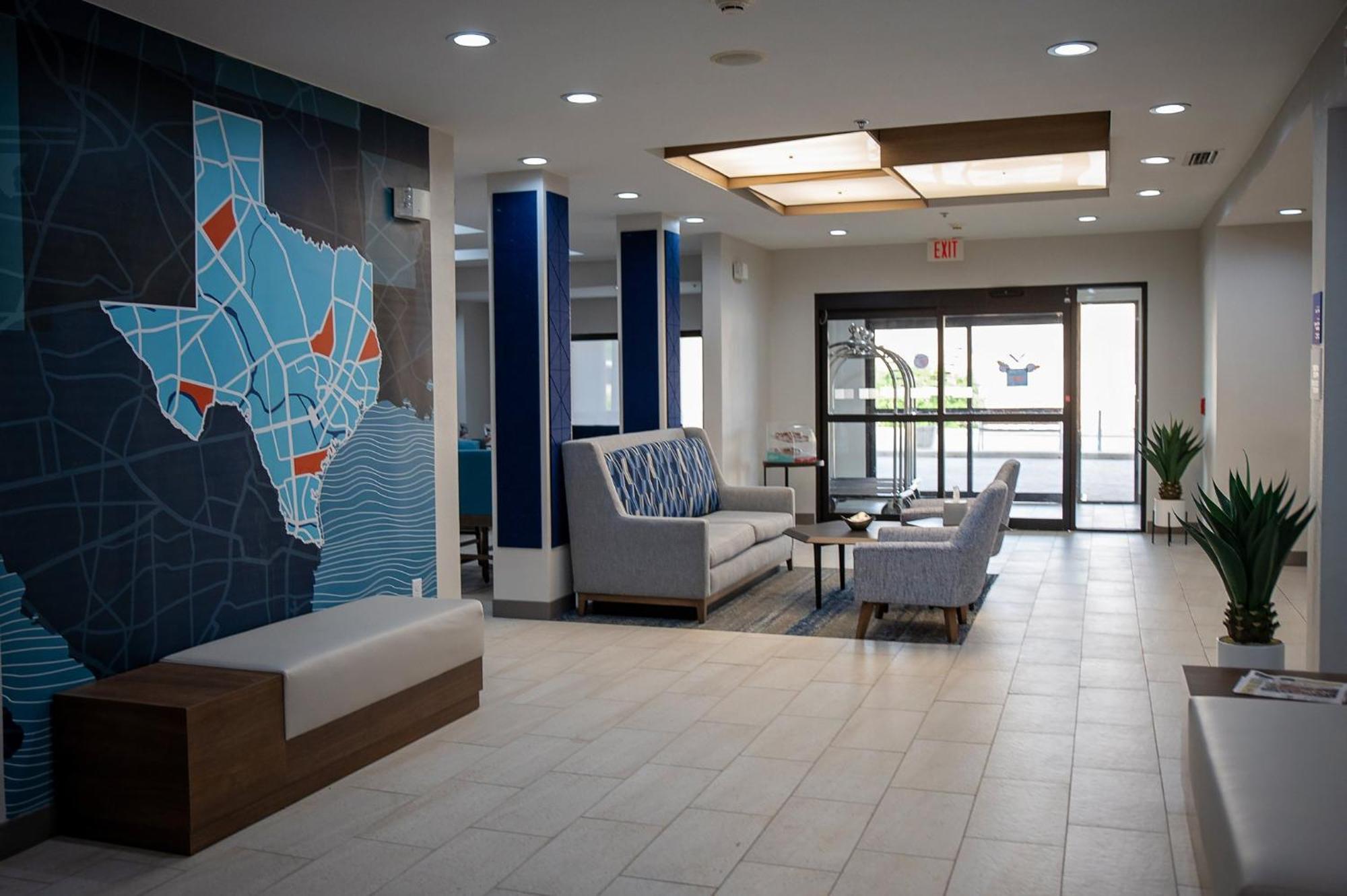 Holiday Inn Express Hotel & Suites Center By Ihg Exterior photo