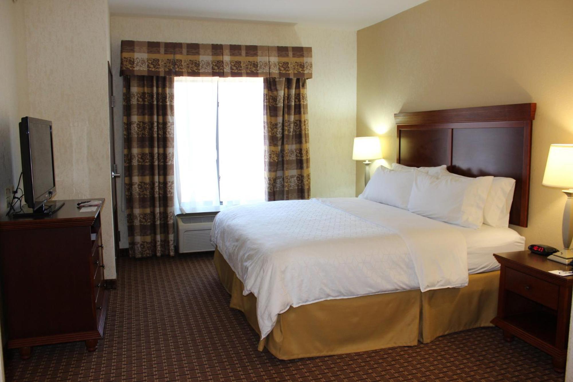 Holiday Inn Express Hotel & Suites Center By Ihg Exterior photo