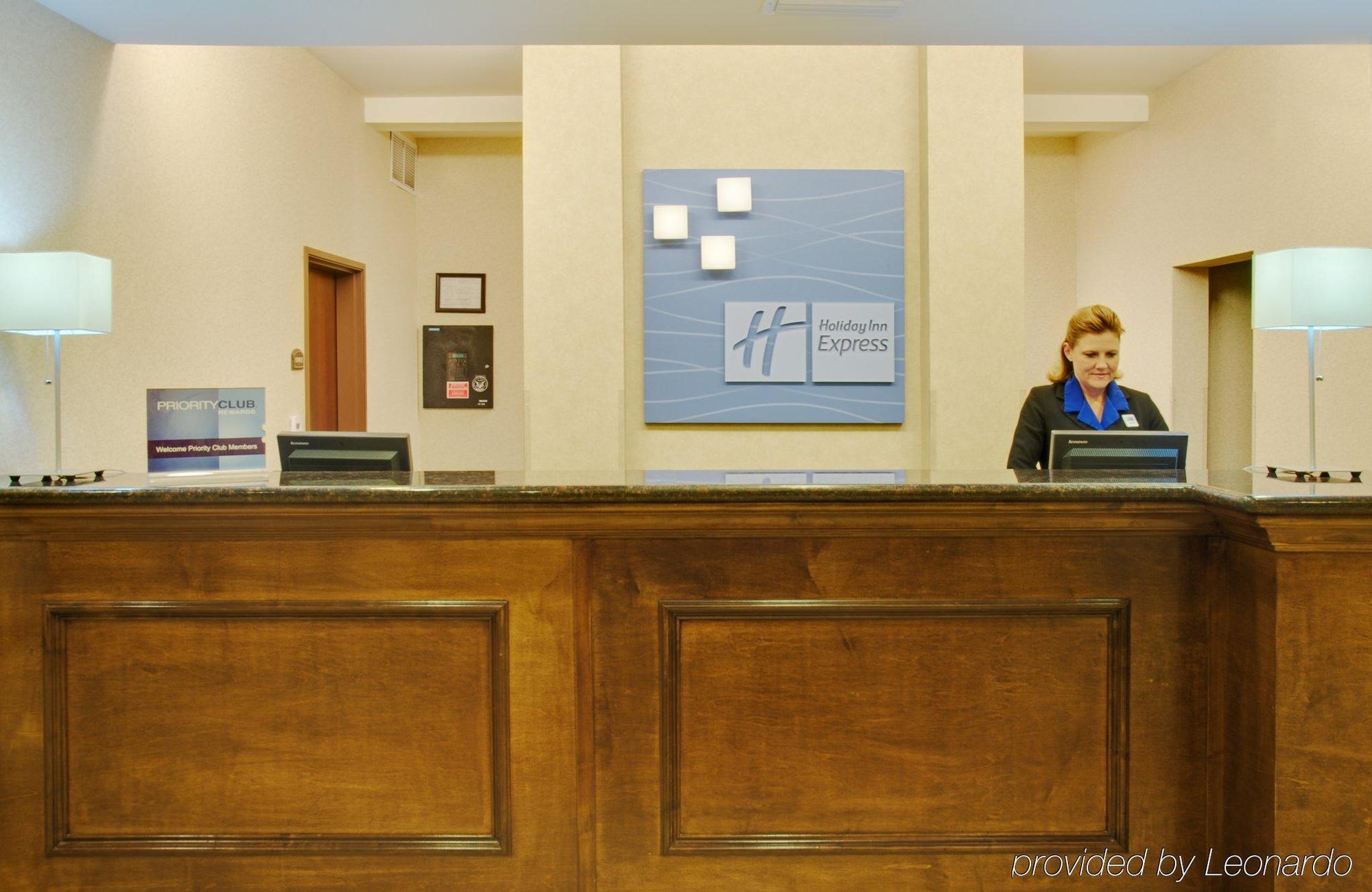 Holiday Inn Express Hotel & Suites Center By Ihg Exterior photo