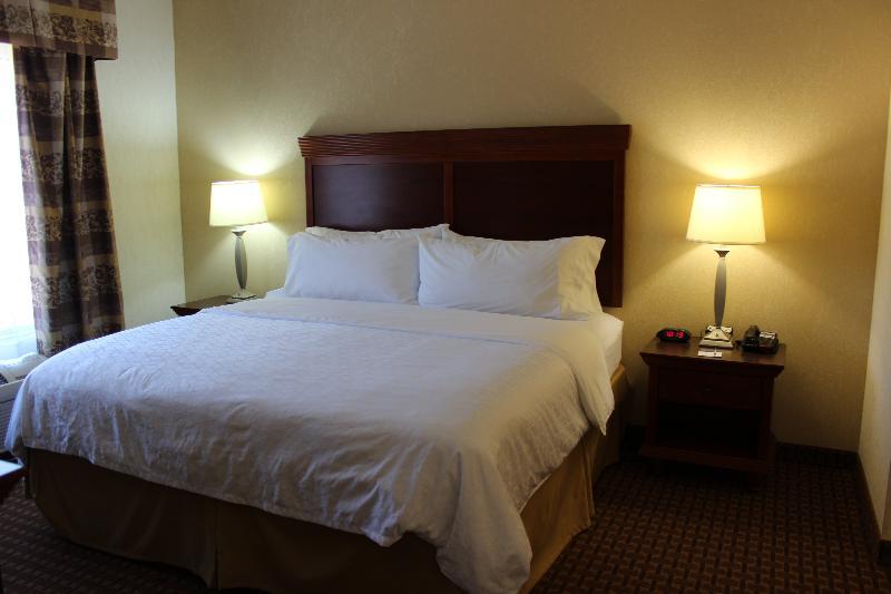 Holiday Inn Express Hotel & Suites Center By Ihg Exterior photo